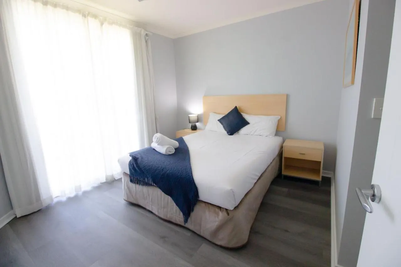 Caloundra Central Apartment Hotel Official 4*,