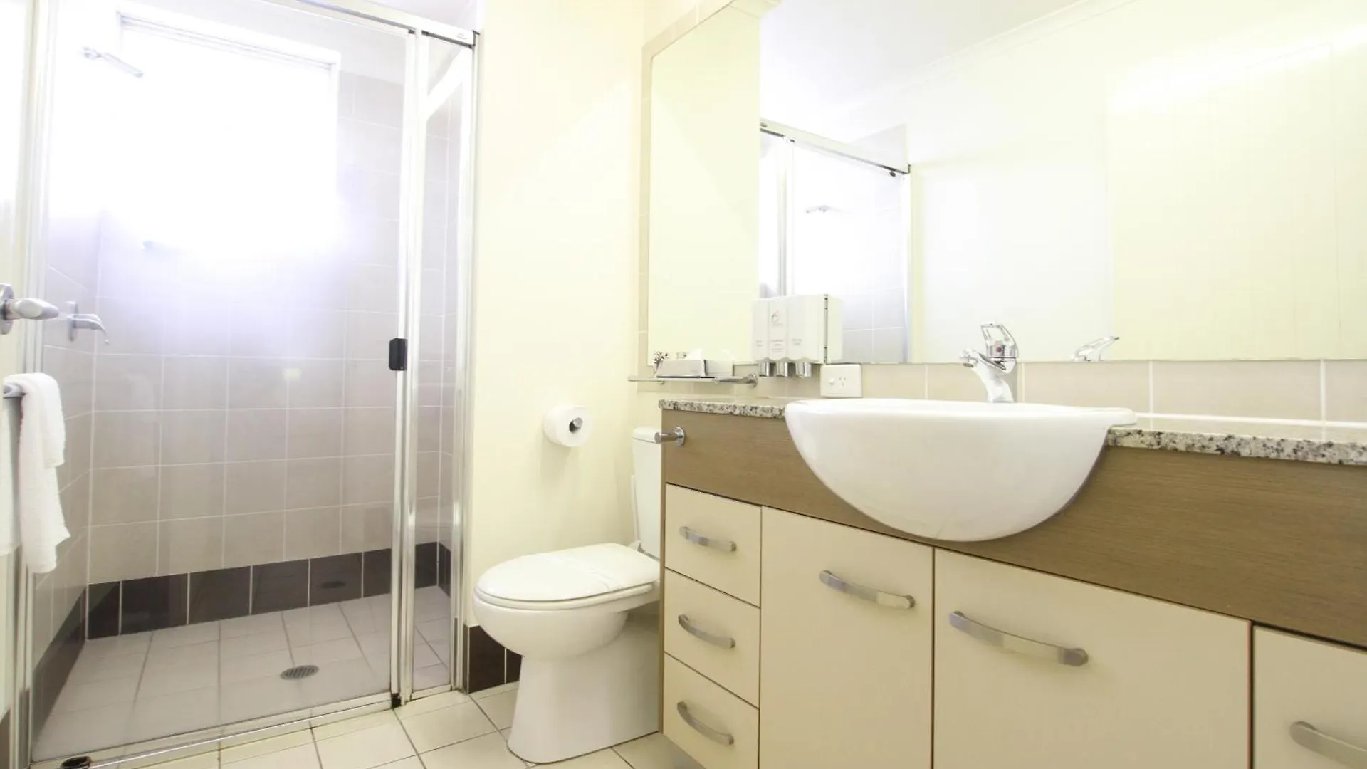 **** Aparthotel Caloundra Central Apartment Hotel Official Australia