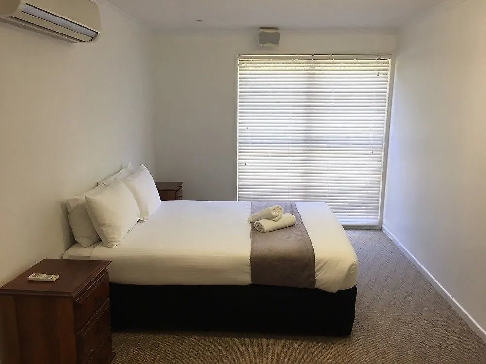 Caloundra Central Apartment Hotel Official 4*,  Australia